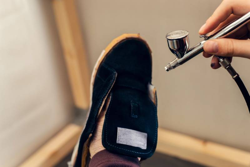painting-restoring-suede-blue-sneakers-airbrush | master airbrush kit