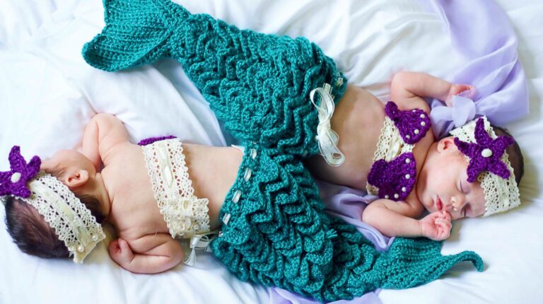 Sleeping twin mermaid girl | Easy DIY Mermaid Tail Crochet Pattern: Perfect Blanket For Winter | Featured
