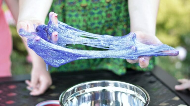 Kids playing with slime | Sensory Table Ideas For Hours Of Sensory Play (Toddlers) | sensory bins for toddlers | Featured