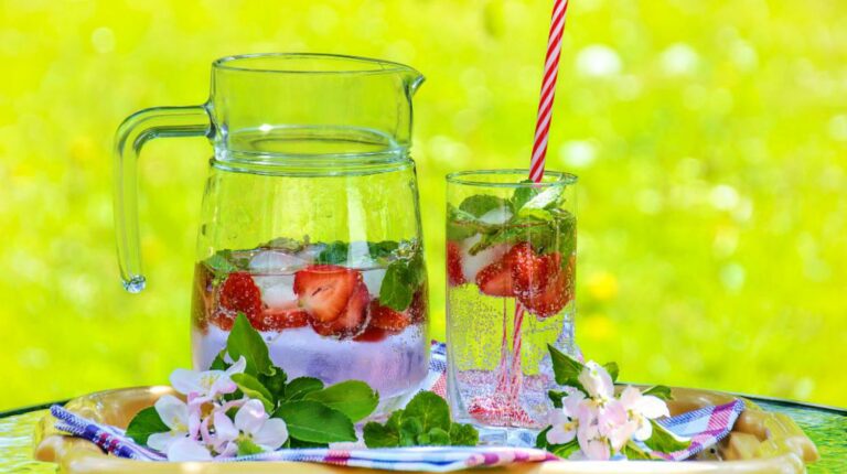 Feature | Strawberry Fruit Drink | DIY Detox Water Ideas To Stay Refreshed