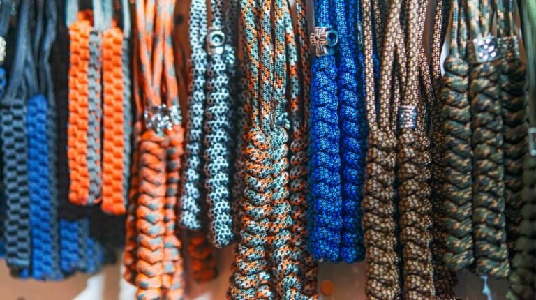 Featured | A sword knots keychains knife from parachute cord | How To Make A Paracord Keychain