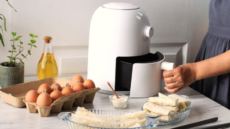 woman hand open airfryer tray white | best air fryer | featured