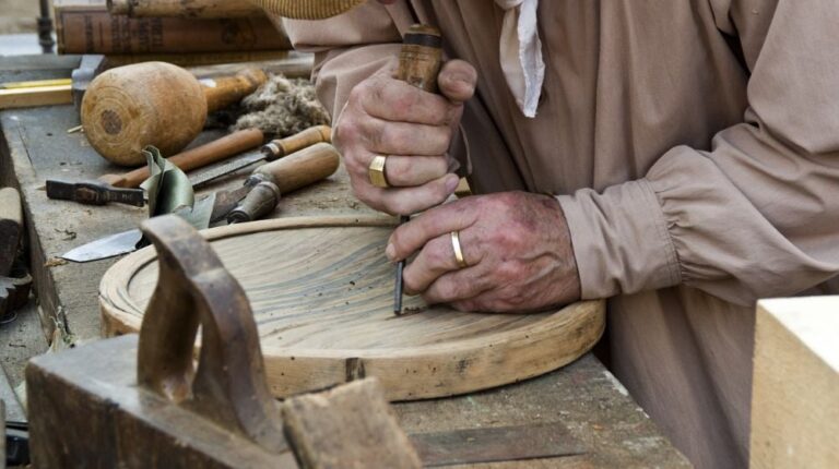 wood-wood-work-carving-wood | 11 Amazing Wood Carving Ideas Perfect For The Season | Featured